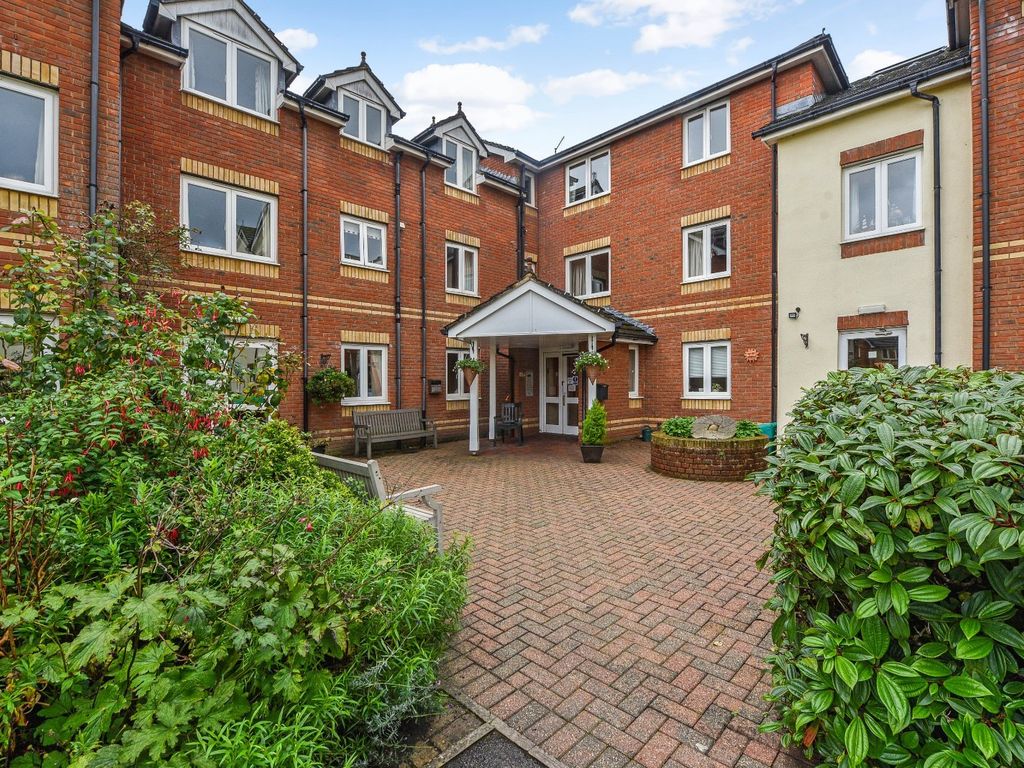 1 bed flat for sale in Ackender Road, Alton, Hampshire GU34, £115,000