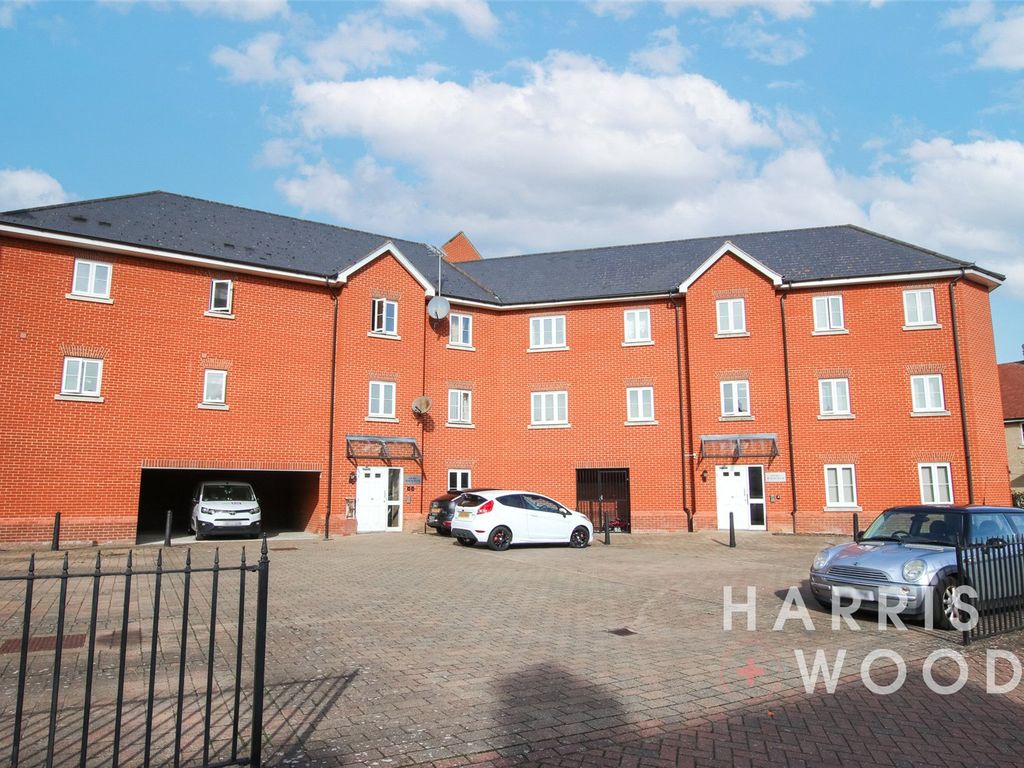 2 bed flat for sale in Salamanca Way, Colchester, Essex CO2, £160,000