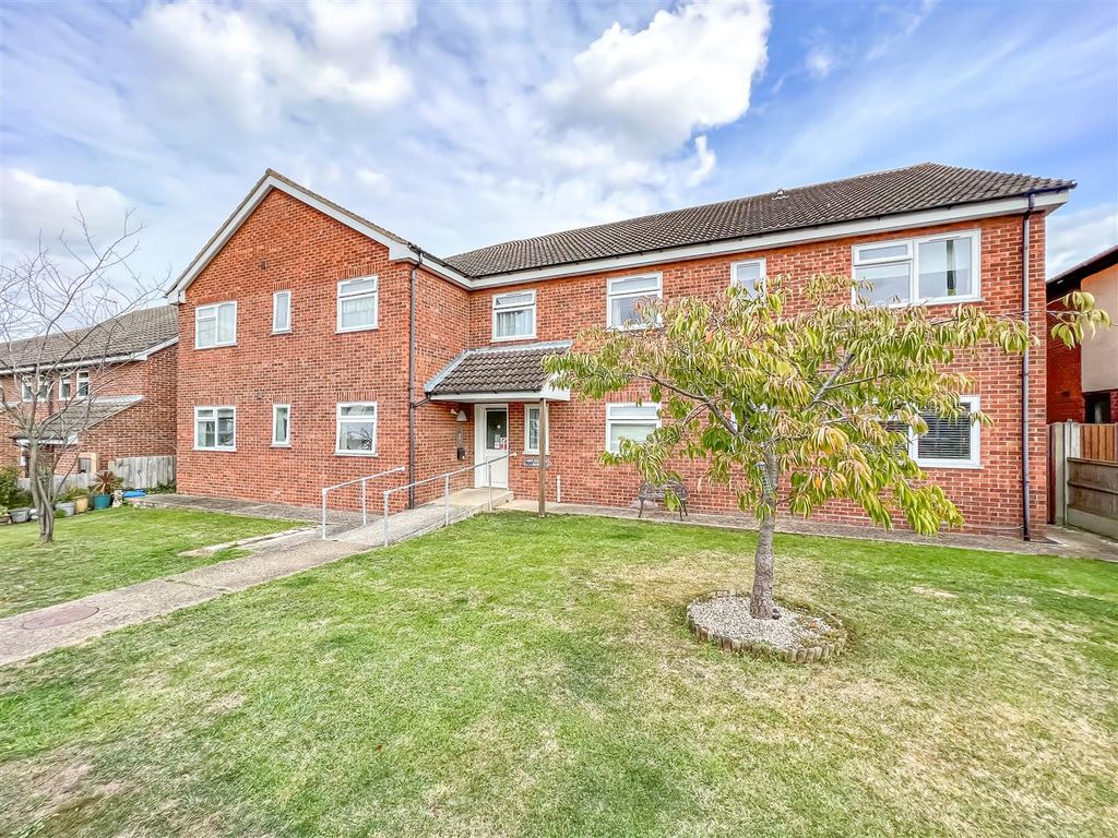 1 bed property for sale in The Walk, Hullbridge, Hockley SS5, £115,000