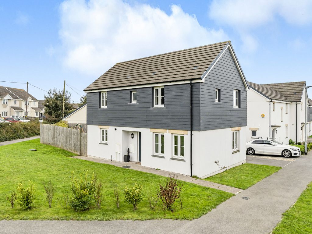 4 bed detached house for sale in West Seton Road, Camborne TR14, £250,000