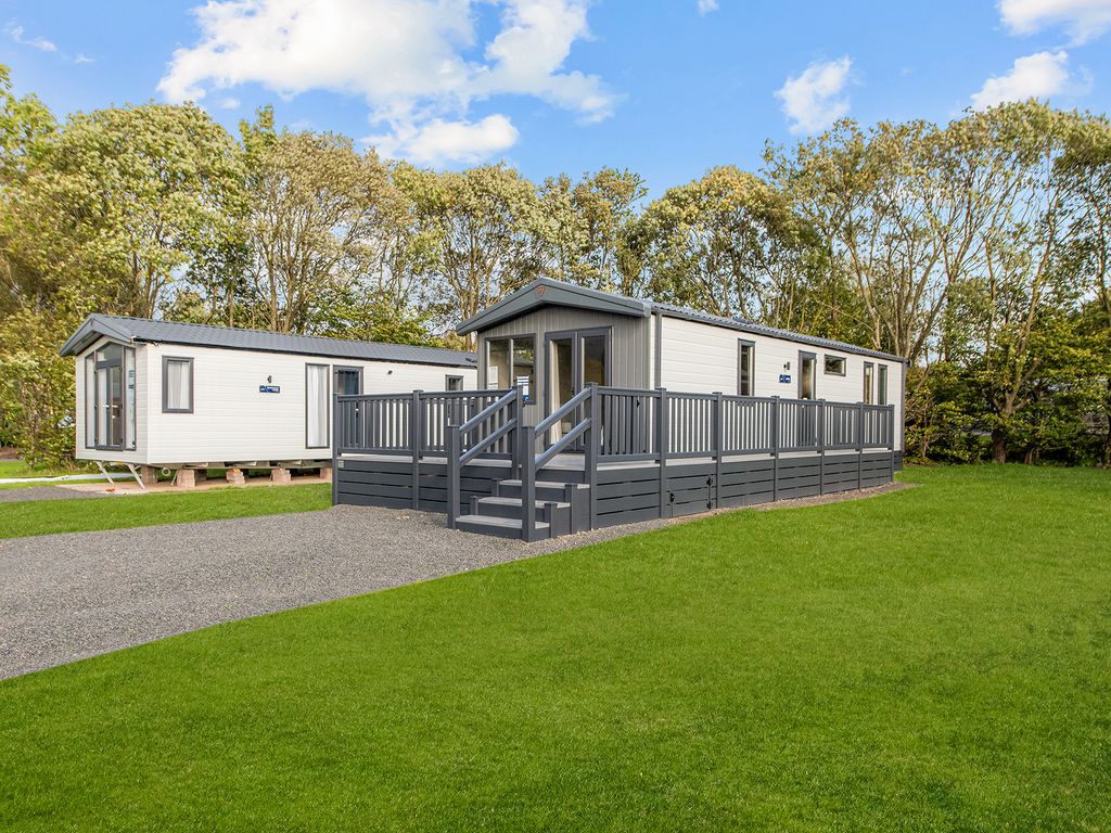 2 bed mobile/park home for sale in Bower Lodge 1, The Woods Caravan Park, Alva, Clackmannanshire FK10, £99,500