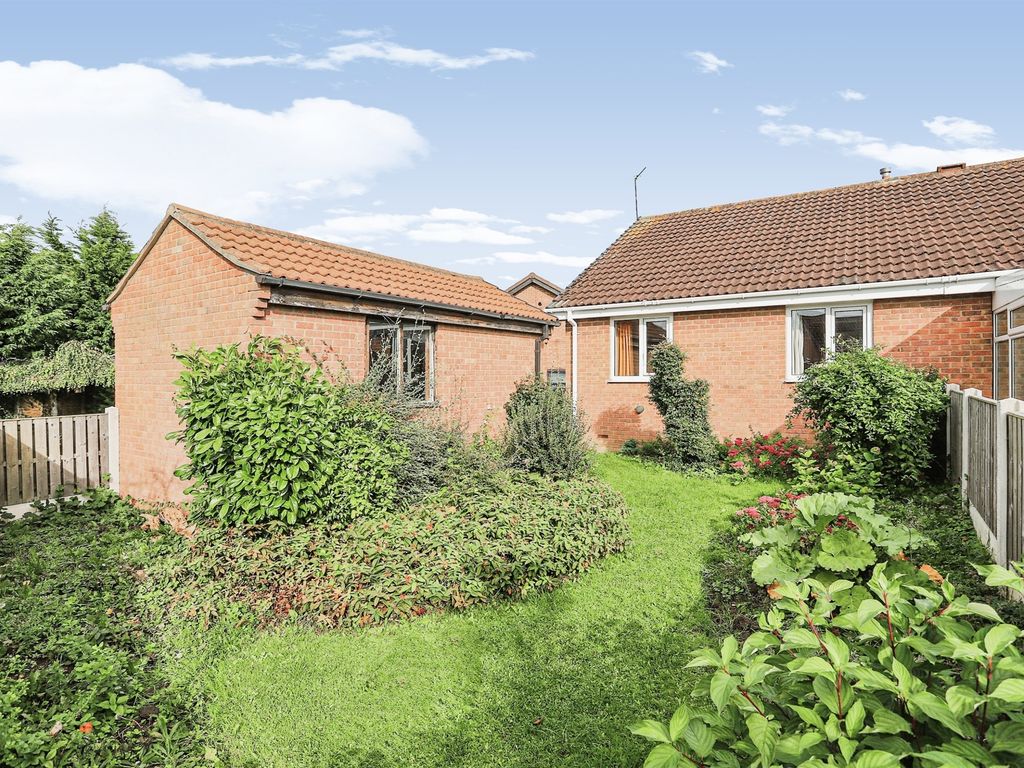 2 bed semi-detached bungalow for sale in Leighton Croft, York YO30, £180,000
