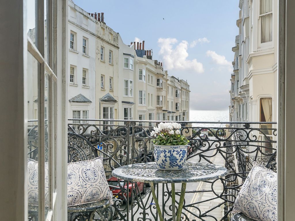 1 bed flat for sale in Bloomsbury Place, Brighton, East Sussex BN2, £300,000