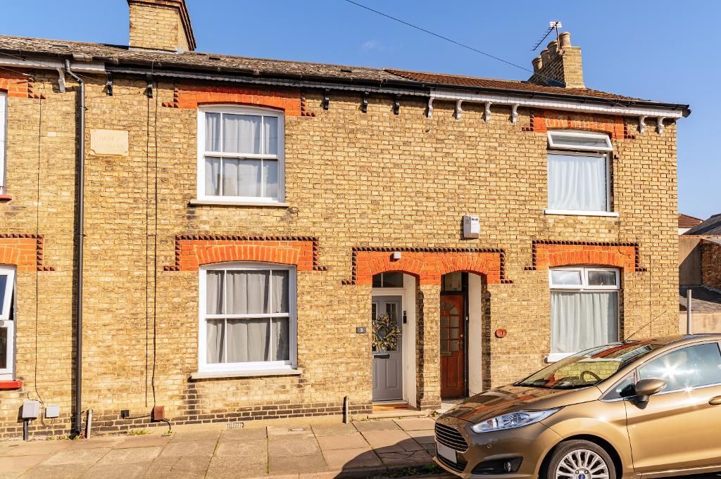 3 bed terraced house for sale in Gladstone Street, Bedford MK41, £280,000