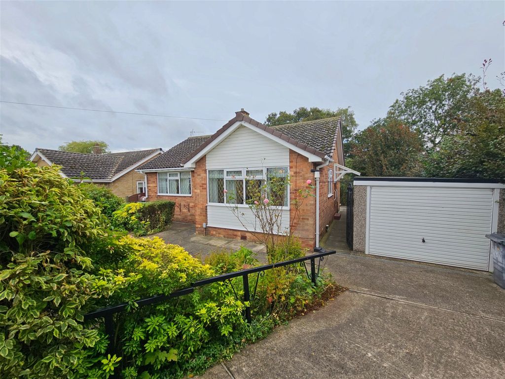 2 bed bungalow for sale in Moorgreen Close, Barnsley S75, £290,000