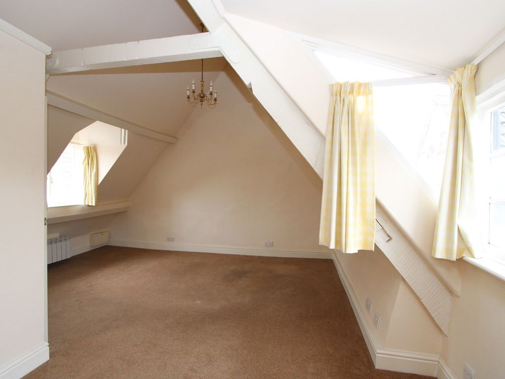 2 bed flat for sale in Market Street, Wotton-Under-Edge GL12, £169,950