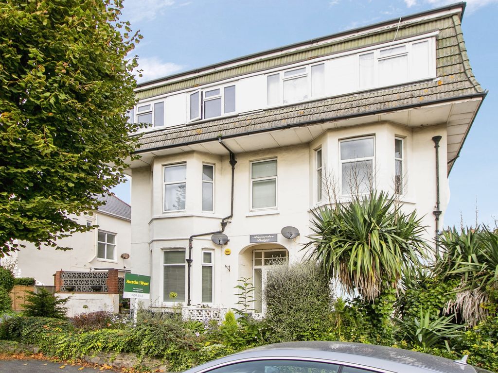 2 bed flat for sale in Argyll Road, Bournemouth BH5, £200,000