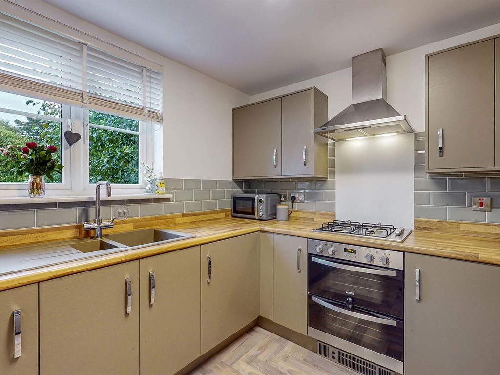 3 bed terraced house for sale in Clarence Crescent, Clydebank G81, £197,500
