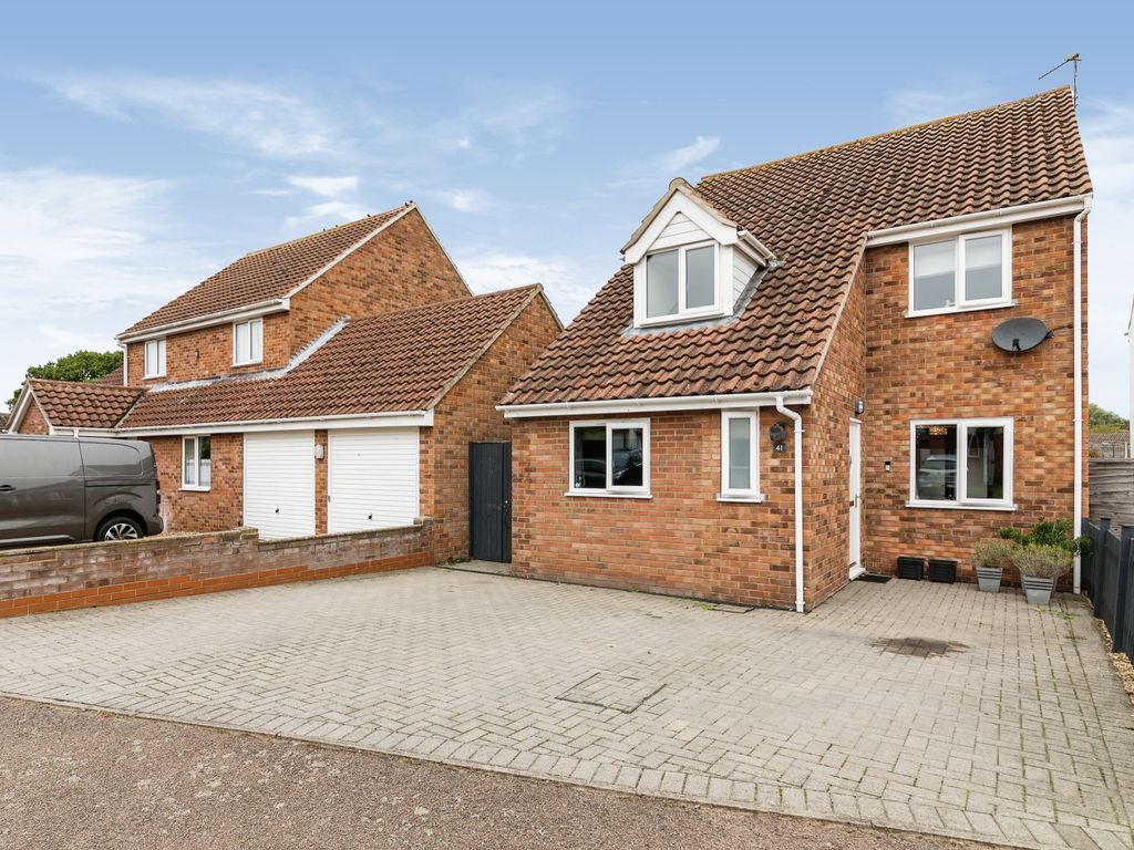 4 bed detached house for sale in Links Way, Thurlton, Norwich, Norfolk NR14, £325,000