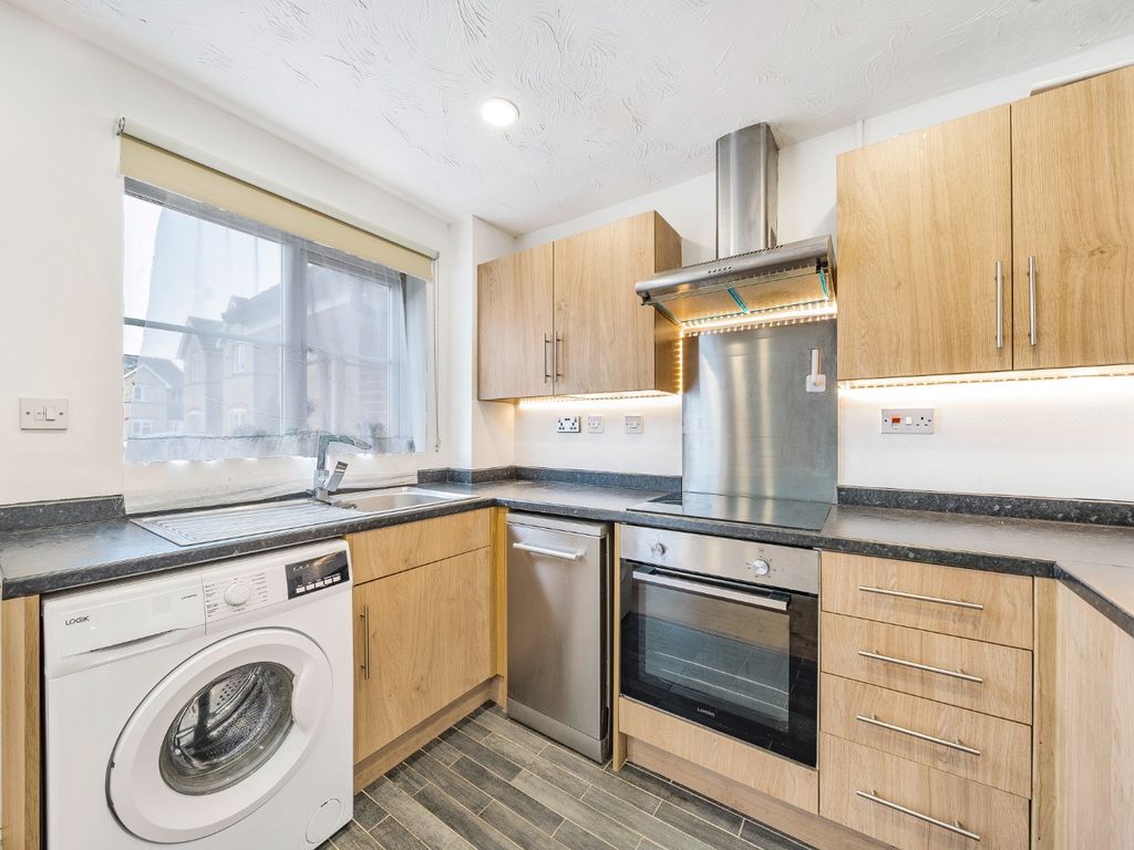 2 bed flat for sale in Joseph Hardcastle Close, London SE14, £325,000