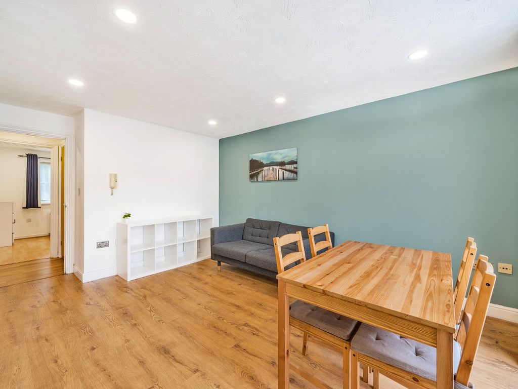 2 bed flat for sale in Joseph Hardcastle Close, London SE14, £325,000