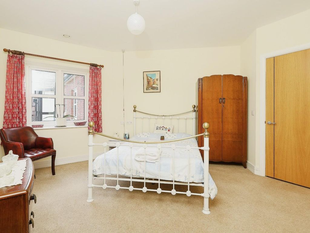 1 bed flat for sale in Ravenshaw Court, Four Ashes Road, Bentley Heath B93, £130,000