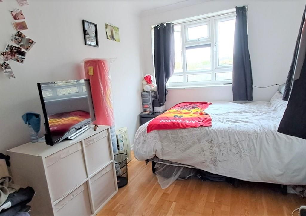 1 bed flat for sale in Hurstwood, Findon Road, Brighton BN2, £185,000