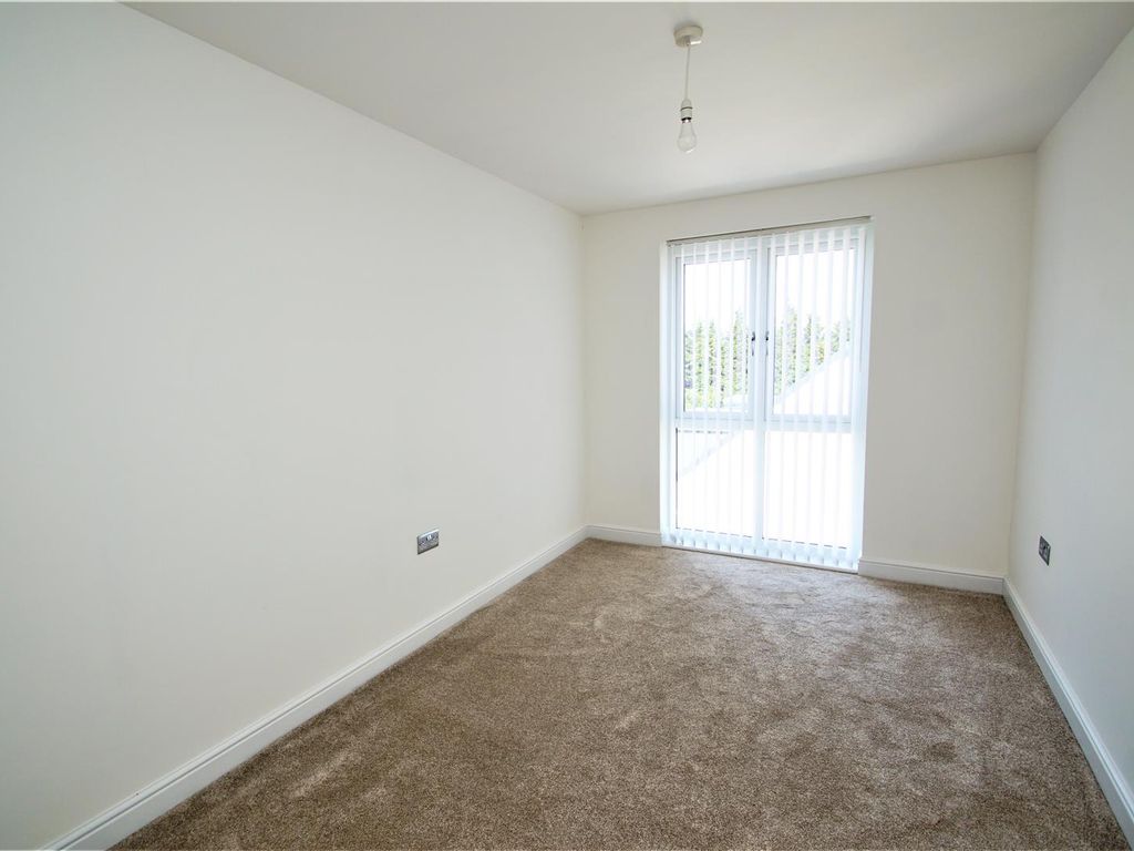 2 bed flat for sale in Barrington Way, Leeds LS15, £255,000