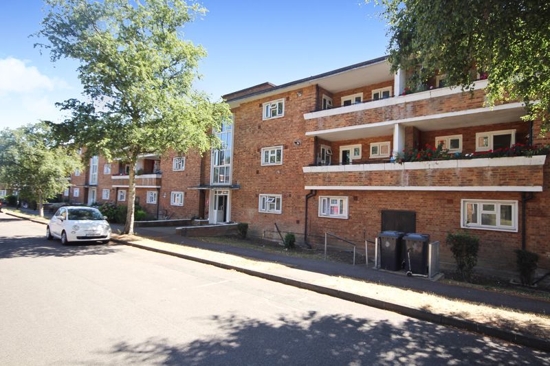 2 bed flat for sale in Gauntlett Court, Sudbury, Wembley HA0, £330,000
