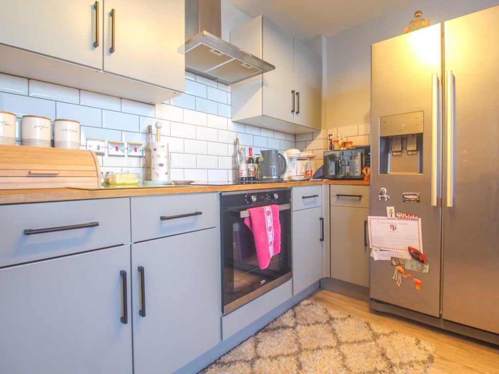1 bed flat for sale in Church Street, Dunstable LU5, £140,000