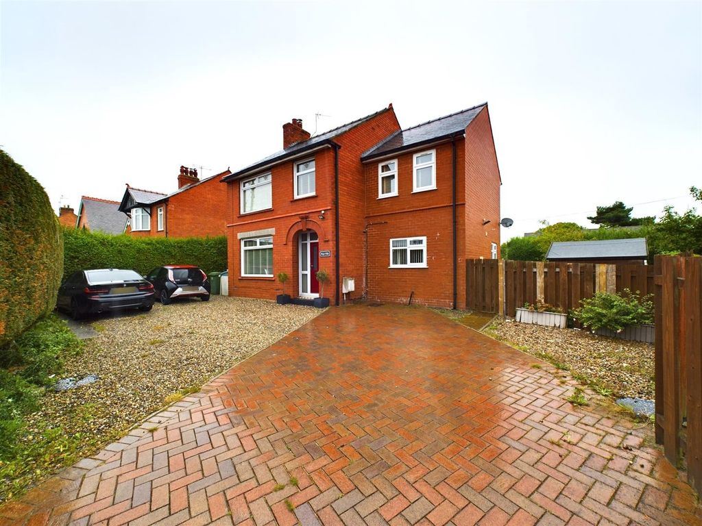4 bed detached house for sale in Hall Street, Pen-Y-Cae, Wrexham LL14, £270,000