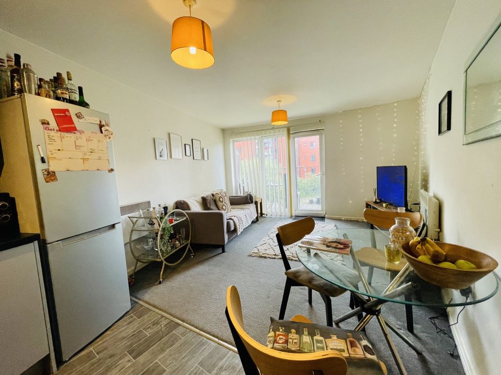 2 bed flat for sale in The Drum, Stillwater Drive, Sportcity M11, £145,000