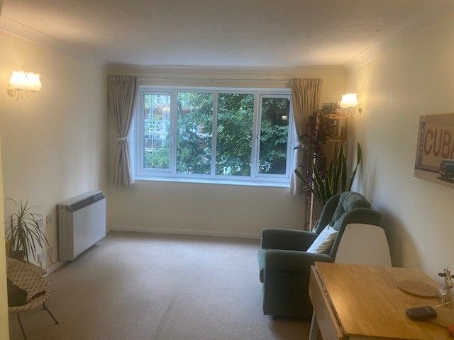 1 bed flat for sale in Wordsworth Drive, Cheam SM3, £110,000