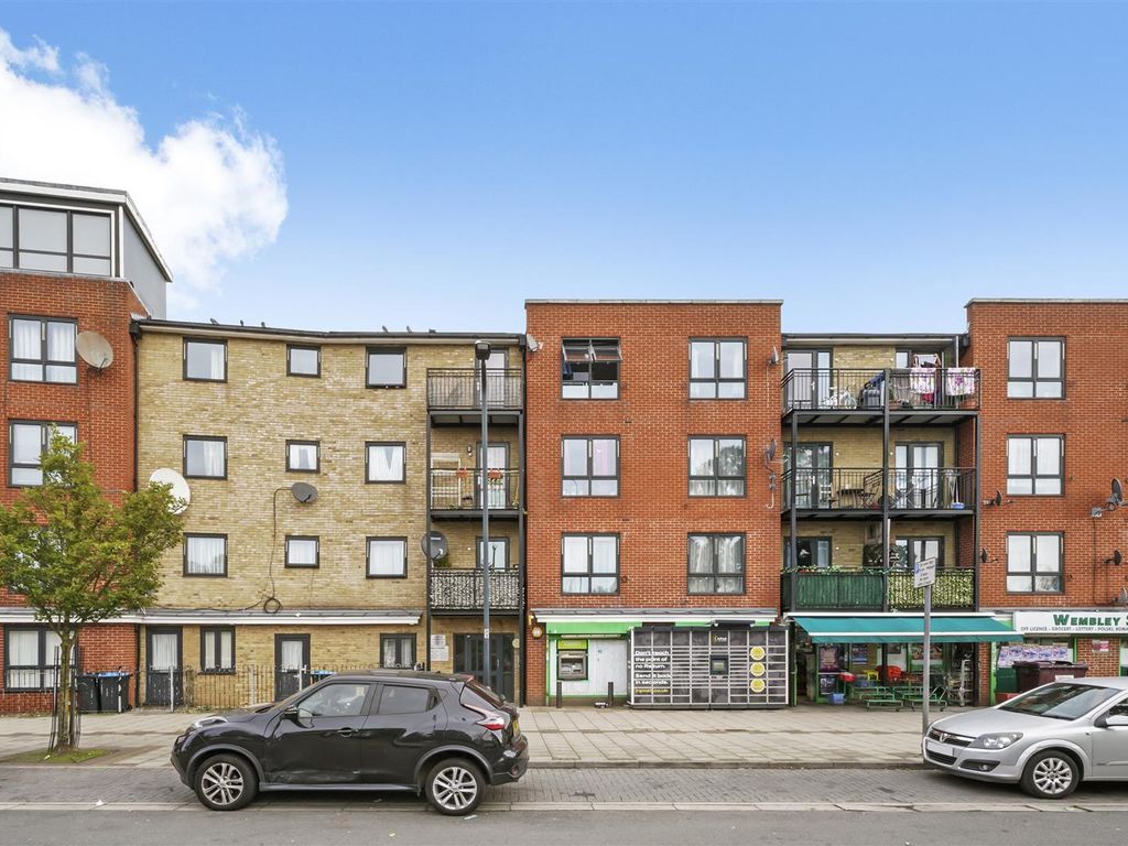 2 bed flat for sale in Hirst Crescent, Wembley HA9, £327,500
