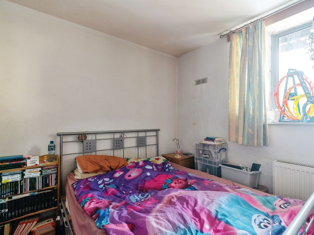 1 bed flat for sale in Lower Bristol Road, Bath BA2, £156,250