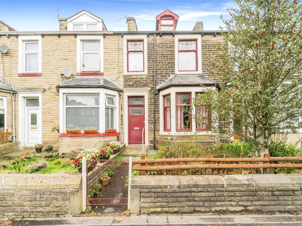 4 bed terraced house for sale in Burnley Road, Colne BB8, £100,000