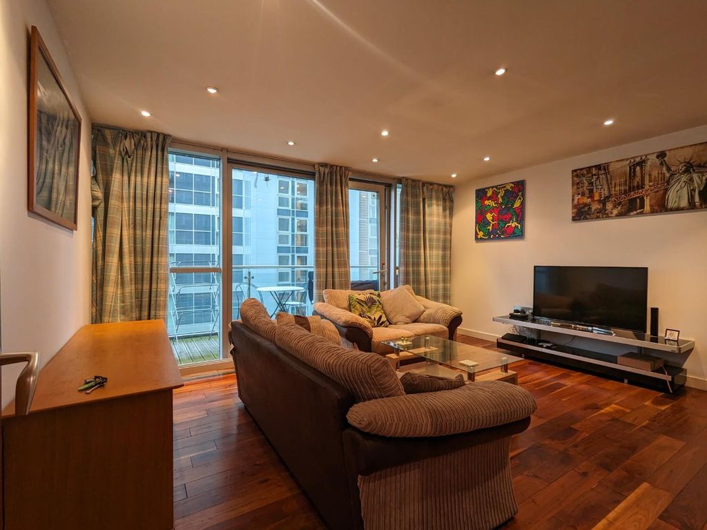 2 bed flat for sale in The Edge, Clowes Street, Salford M3, £270,000