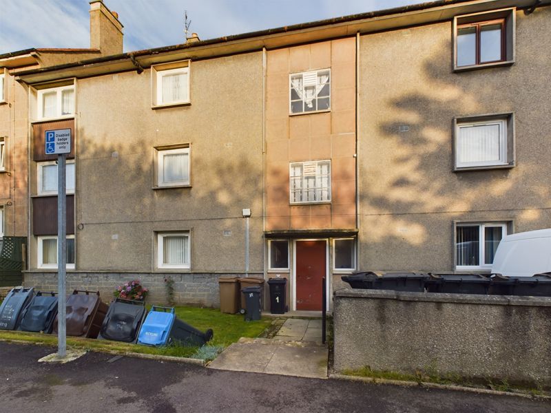 2 bed flat for sale in Auldearn Gardens, Aberdeen AB12, £45,000