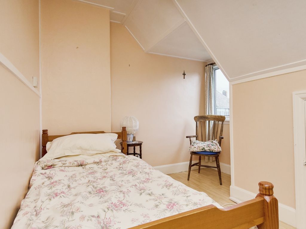 3 bed bungalow for sale in Alderbury Road, Newport, Isle Of Wight PO30, £325,000