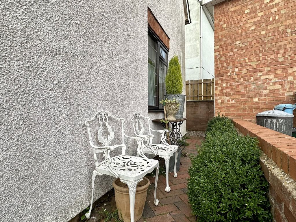 2 bed flat for sale in All Saints Road, Sidmouth, Devon EX10, £280,000