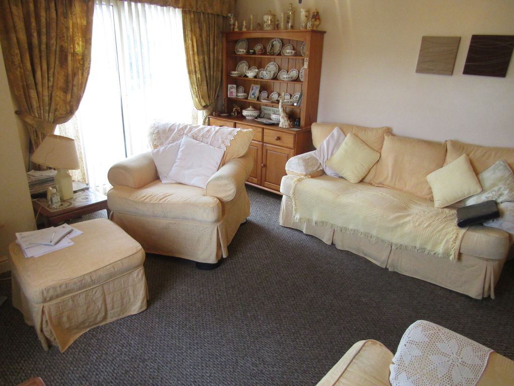 2 bed flat for sale in Woodland Court, Porthcawl CF36, £149,995