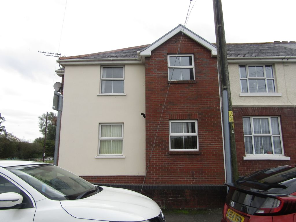 2 bed flat for sale in Woodland Court, Porthcawl CF36, £149,995
