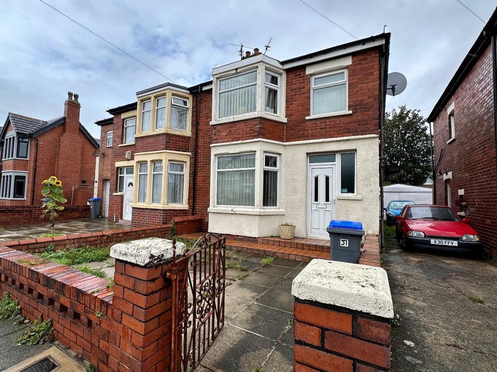 3 bed property for sale in Lennox Gate, Blackpool FY4, £125,000