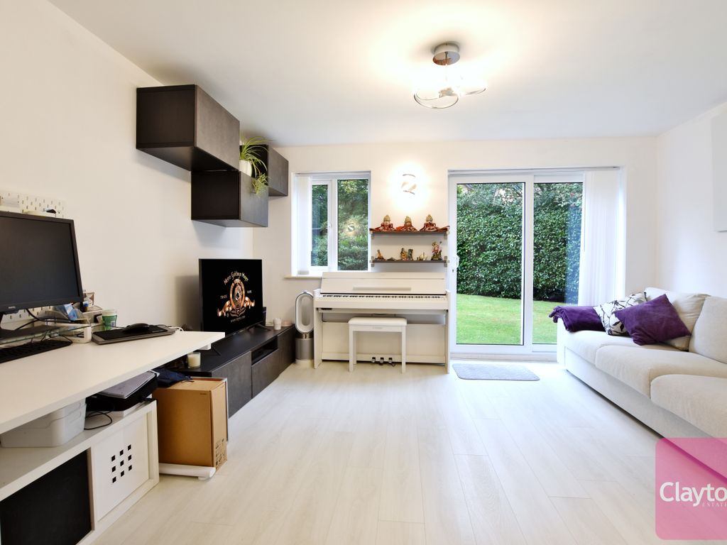 1 bed flat for sale in Rochester Drive, Garston, Watford WD25, £225,000