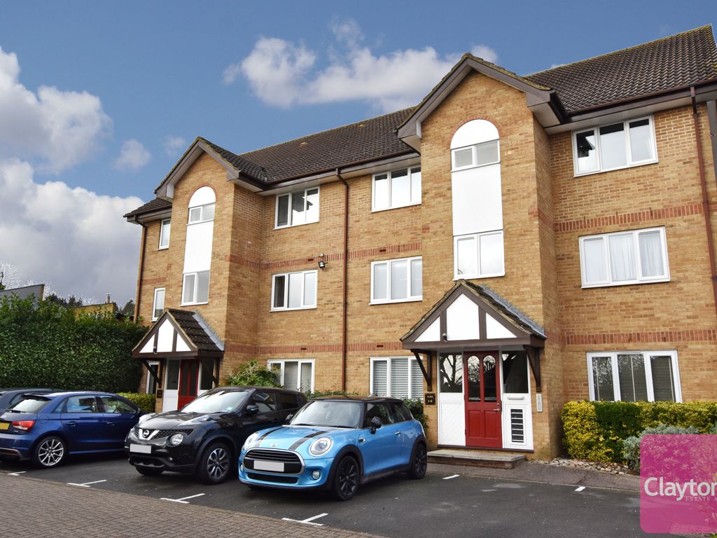 1 bed flat for sale in Rochester Drive, Garston, Watford WD25, £225,000