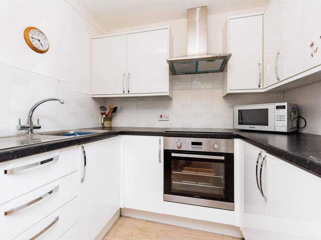 1 bed flat for sale in Midland Drive, Sutton Coldfield B72, £95,000