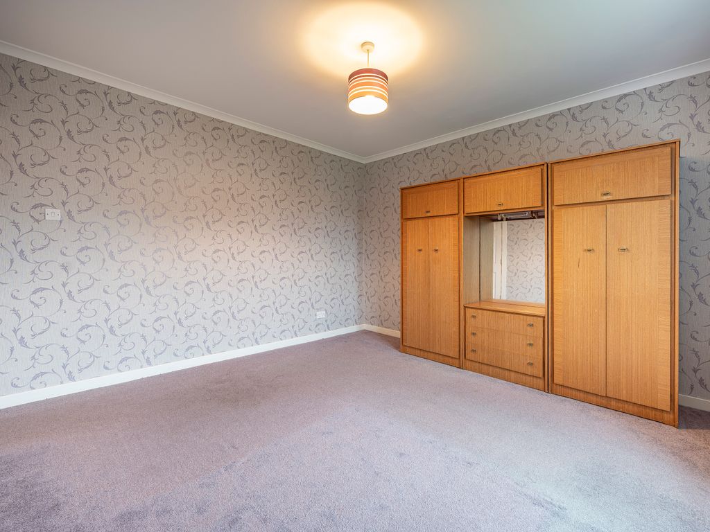 2 bed flat for sale in Barnton Street, Glasgow G32, £95,000