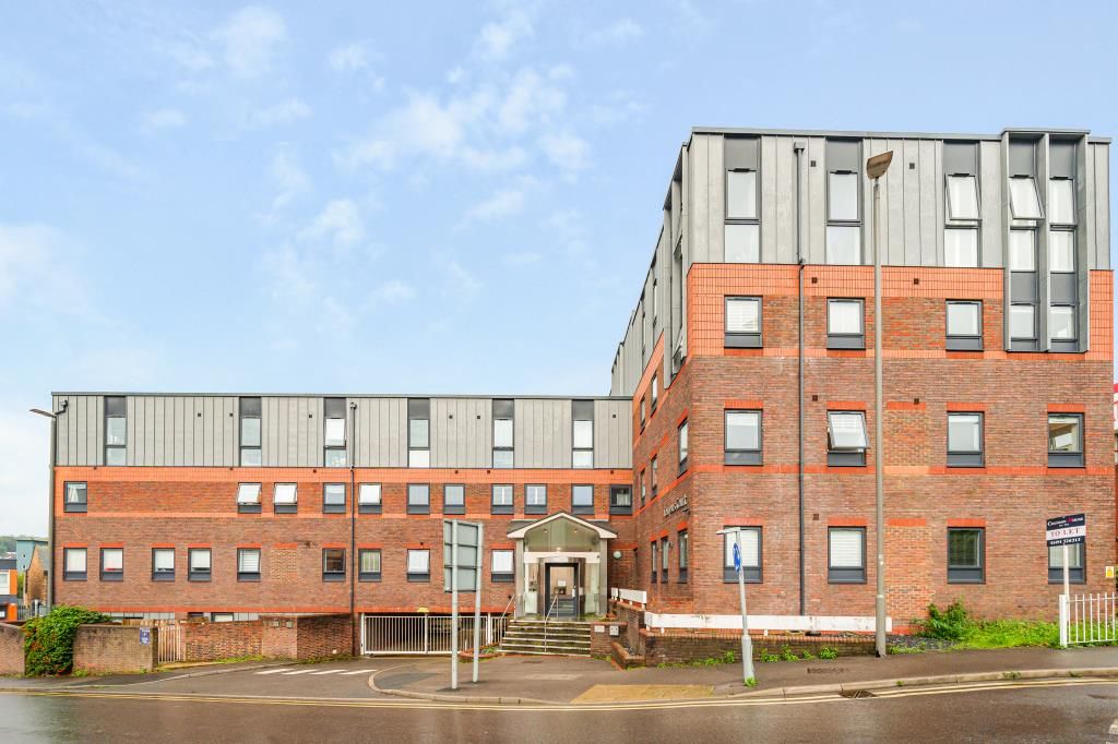 1 bed flat for sale in High Wycombe, Buckinghamshire HP13, £175,000