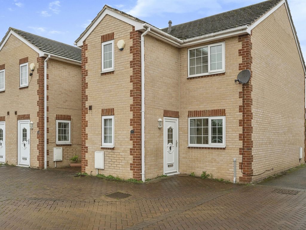3 bed town house for sale in Welfare Court, Thurnscoe, Rotherham S63, £120,000