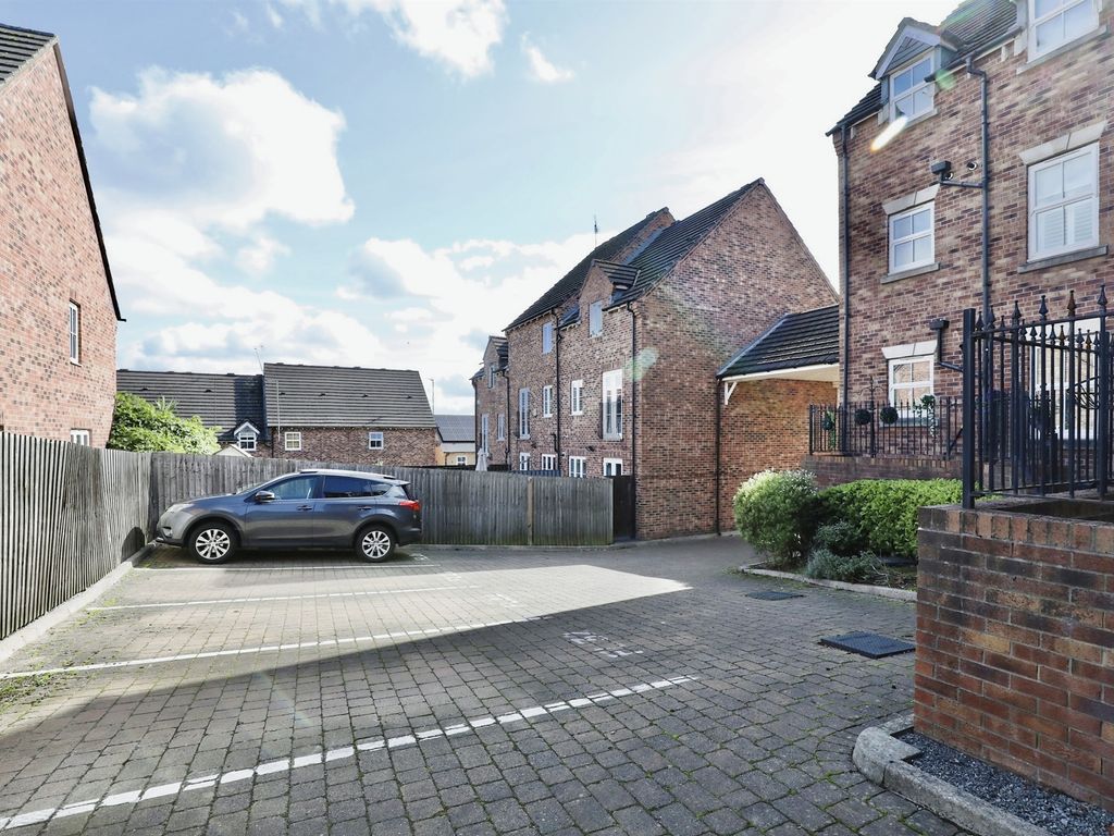 2 bed flat for sale in New School Road, Mosborough, Sheffield S20, £140,000