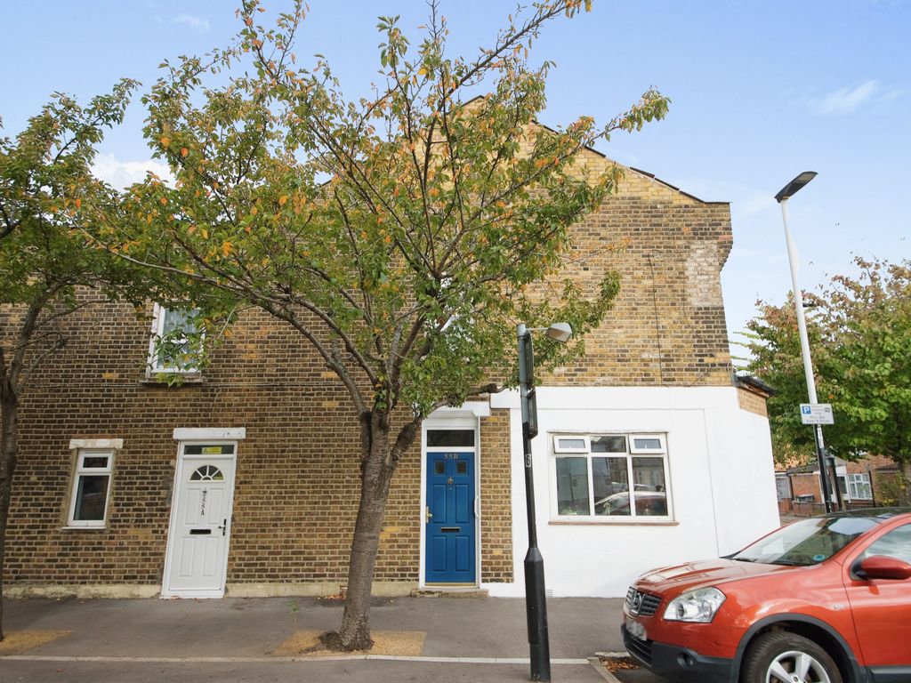 1 bed maisonette for sale in Market Street, East Ham E6, £250,000