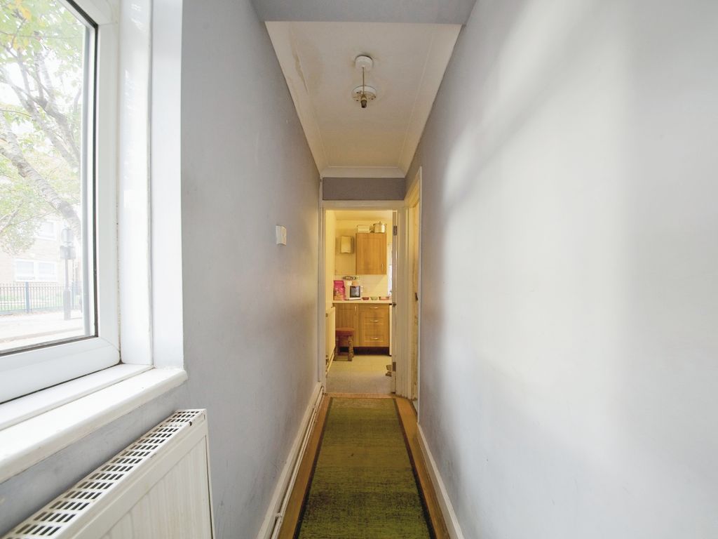 1 bed maisonette for sale in Market Street, East Ham E6, £250,000