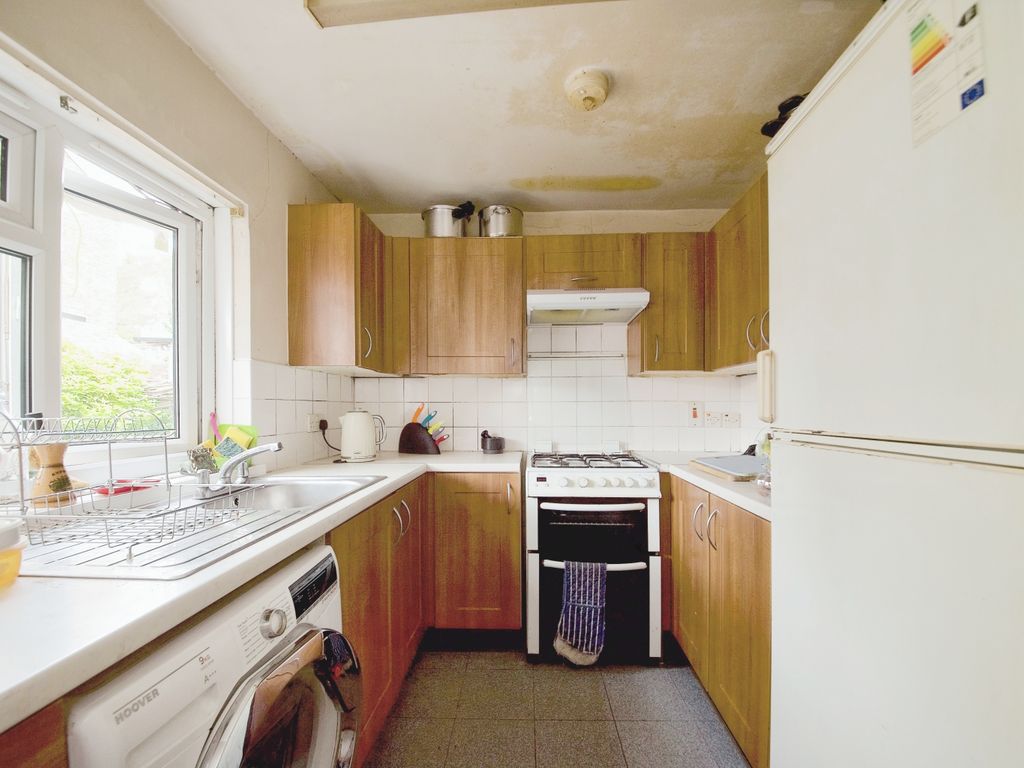 1 bed maisonette for sale in Market Street, East Ham E6, £250,000