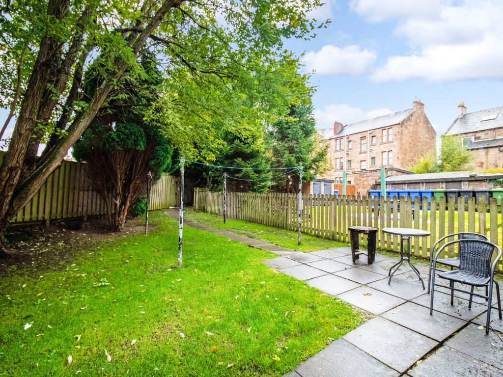 2 bed flat for sale in Griqua Terrace, Bothwell, South Lanarkshire G71, £145,000