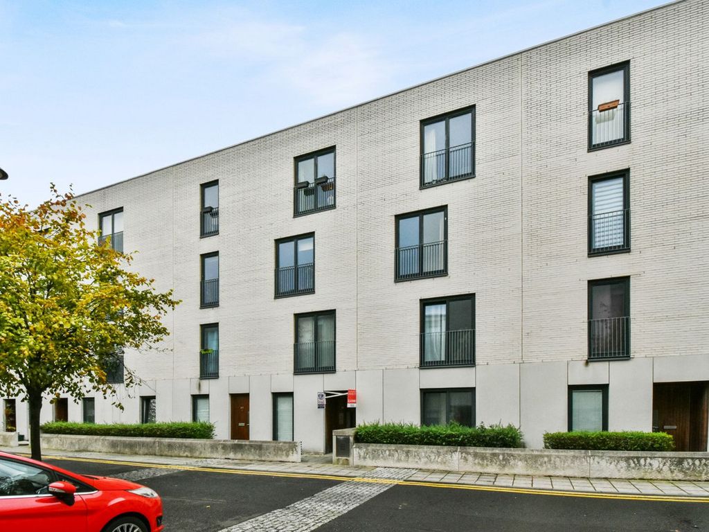 1 bed flat for sale in Saltire Street, Midlothian EH5, £145,000