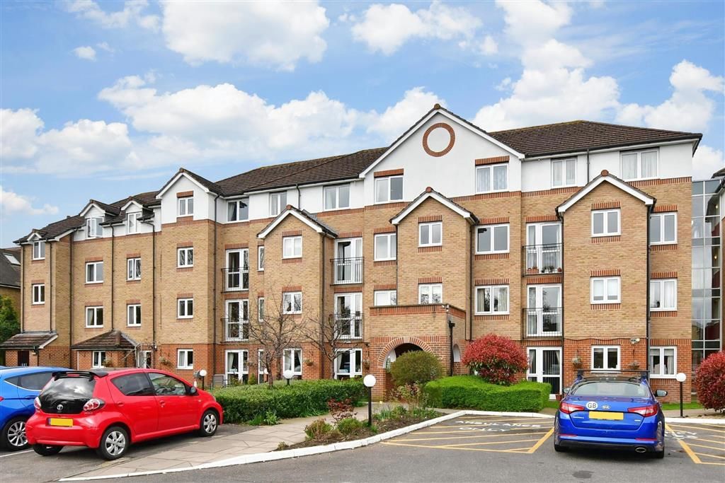 1 bed flat for sale in Cranley Gardens, Wallington, Surrey SM6, £150,000