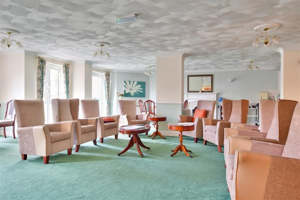 1 bed flat for sale in Cranley Gardens, Wallington, Surrey SM6, £150,000