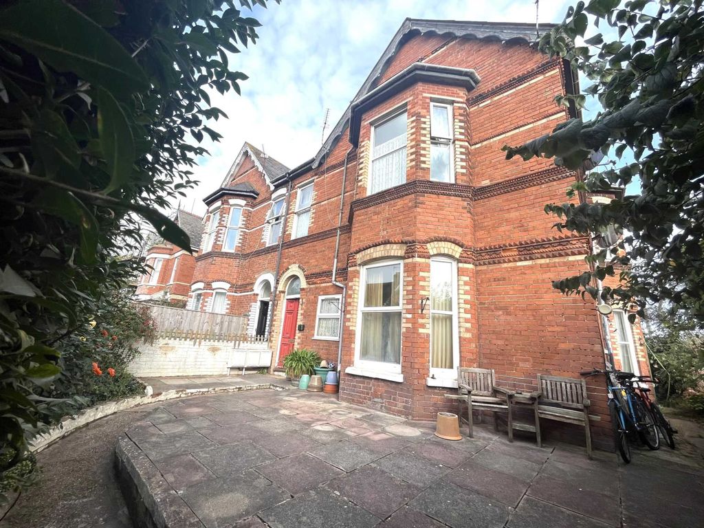 2 bed flat for sale in Exeter Road, Exmouth EX8, £155,000