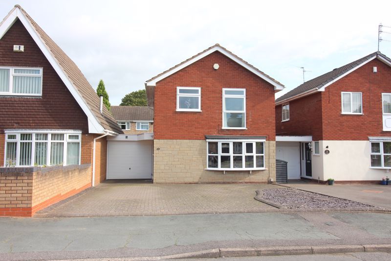 3 bed property for sale in Charterfield Drive, Kingswinford DY6, £315,000