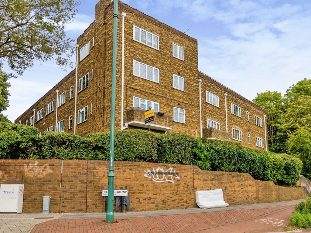 2 bed flat for sale in Portswood Road, Portswood, Southampton SO17, £150,000